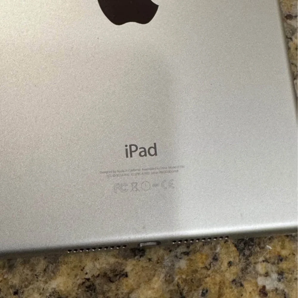 Apple iPad Mini 4, 64GB (Wi-Fi) 7.9-Inch iOS Tablet - Silver - Picture 6 of 8